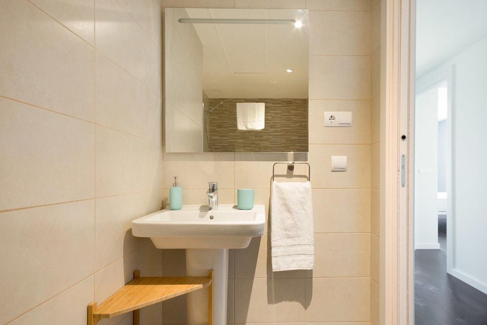 Olala Port Forum Apartments 圣阿德里安-德贝索斯 外观 照片